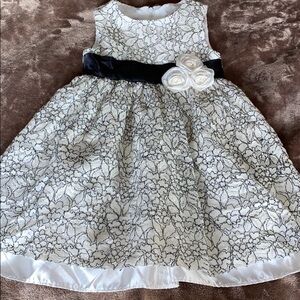 My princess wear black/white lace dress